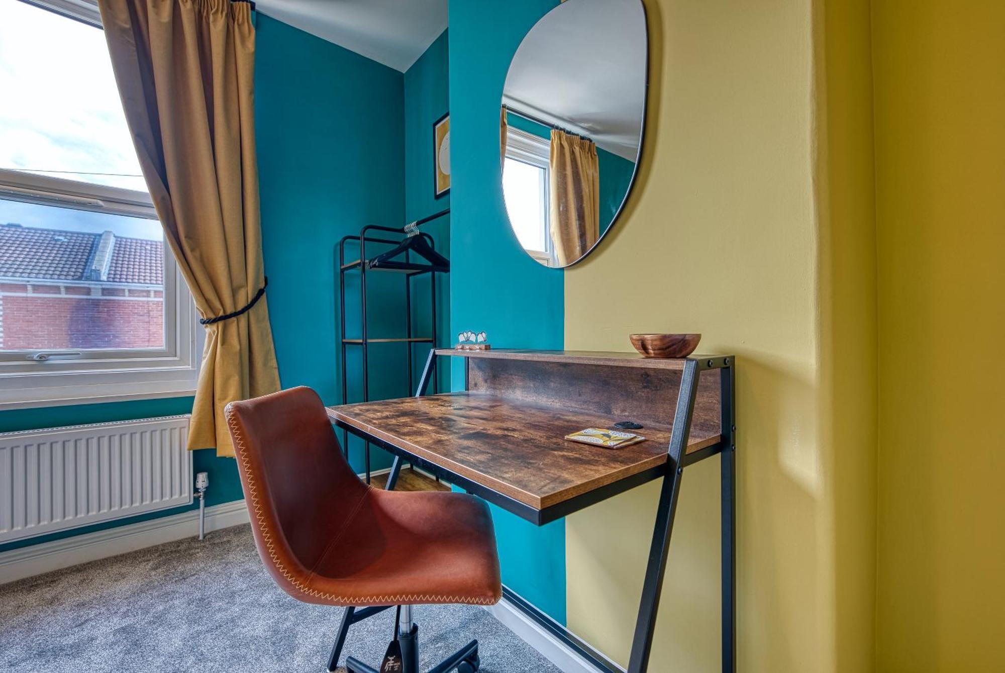 2 Bedrooms Modern, Stunning & Stylish Contractor House, Prime Portsmouth Location With Free Parking Permit, Summer Special Offer!! - By Blue Puffin Stays Buitenkant foto