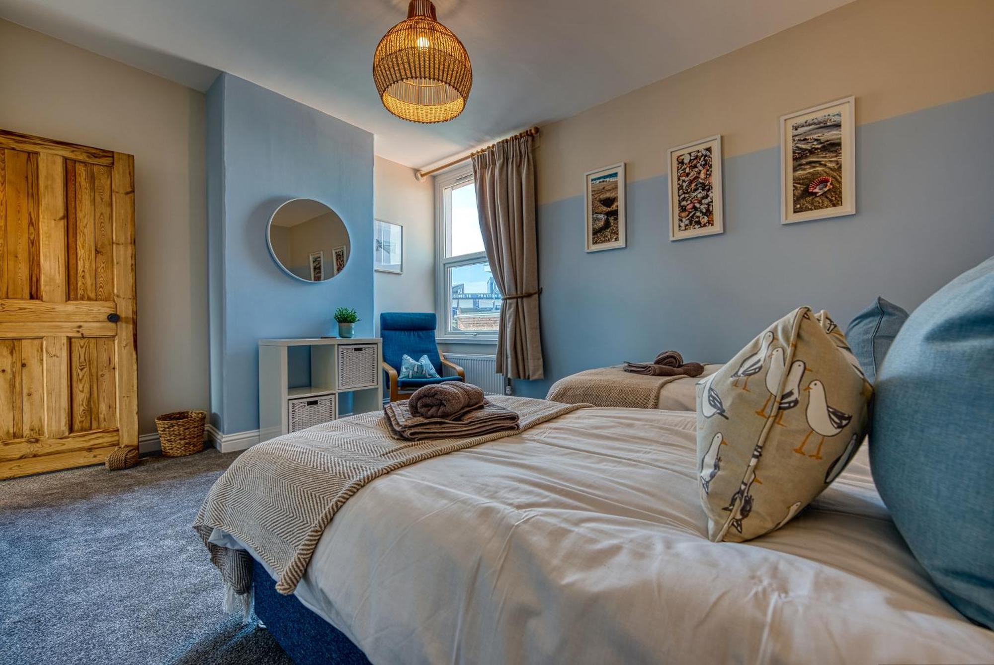 2 Bedrooms Modern, Stunning & Stylish Contractor House, Prime Portsmouth Location With Free Parking Permit, Summer Special Offer!! - By Blue Puffin Stays Buitenkant foto