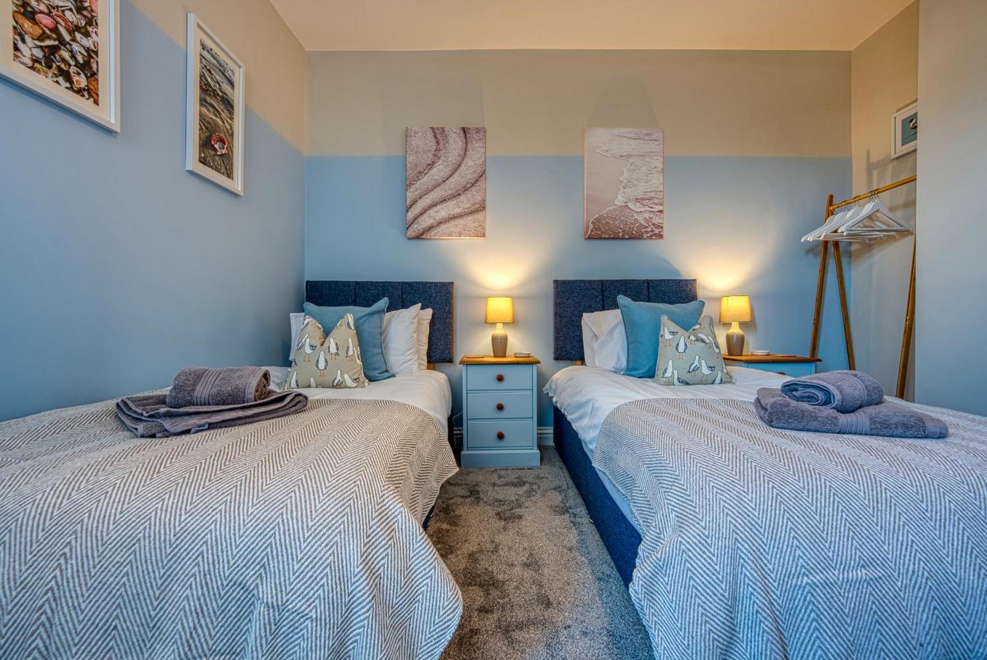 2 Bedrooms Modern, Stunning & Stylish Contractor House, Prime Portsmouth Location With Free Parking Permit, Summer Special Offer!! - By Blue Puffin Stays Buitenkant foto
