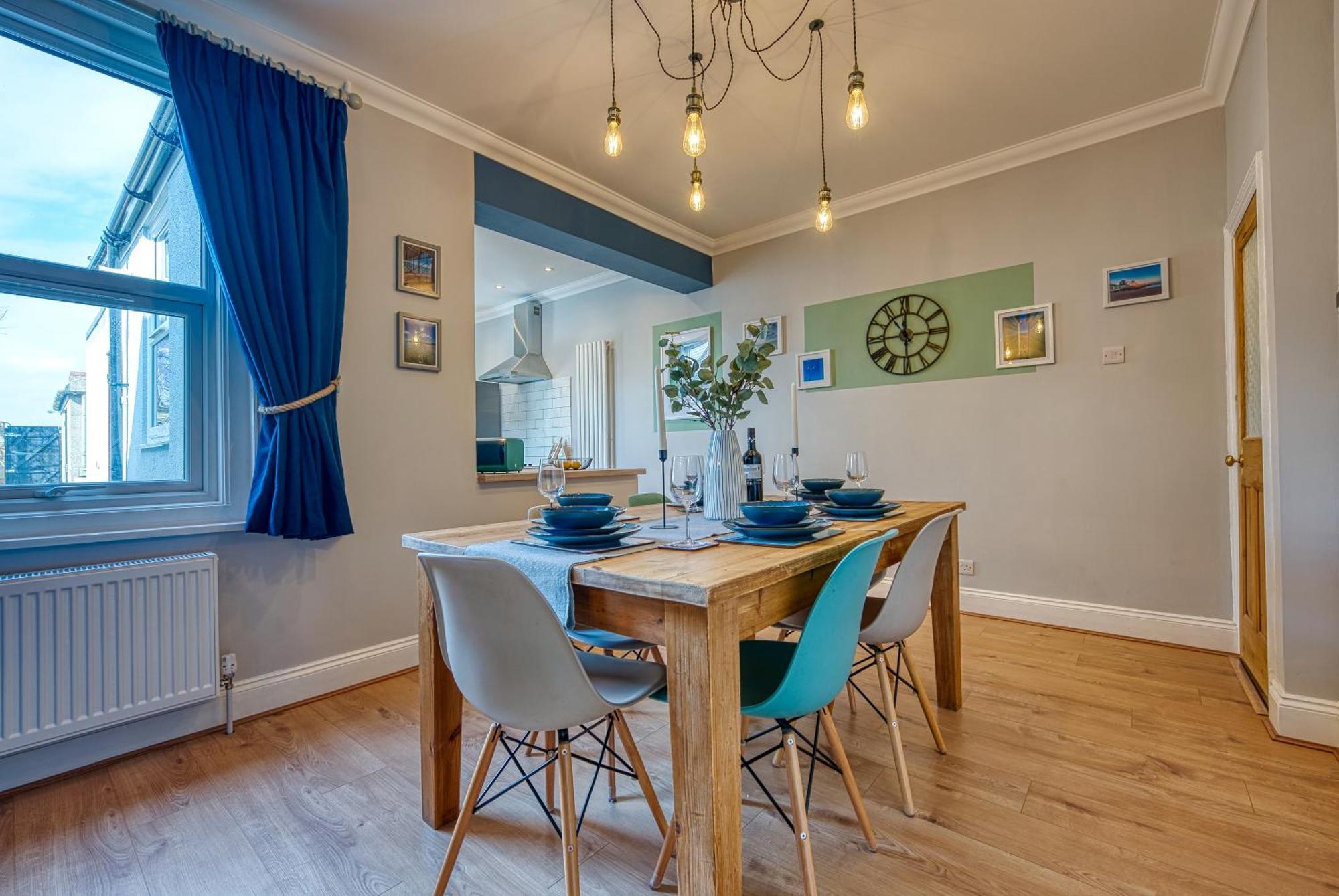 2 Bedrooms Modern, Stunning & Stylish Contractor House, Prime Portsmouth Location With Free Parking Permit, Summer Special Offer!! - By Blue Puffin Stays Buitenkant foto