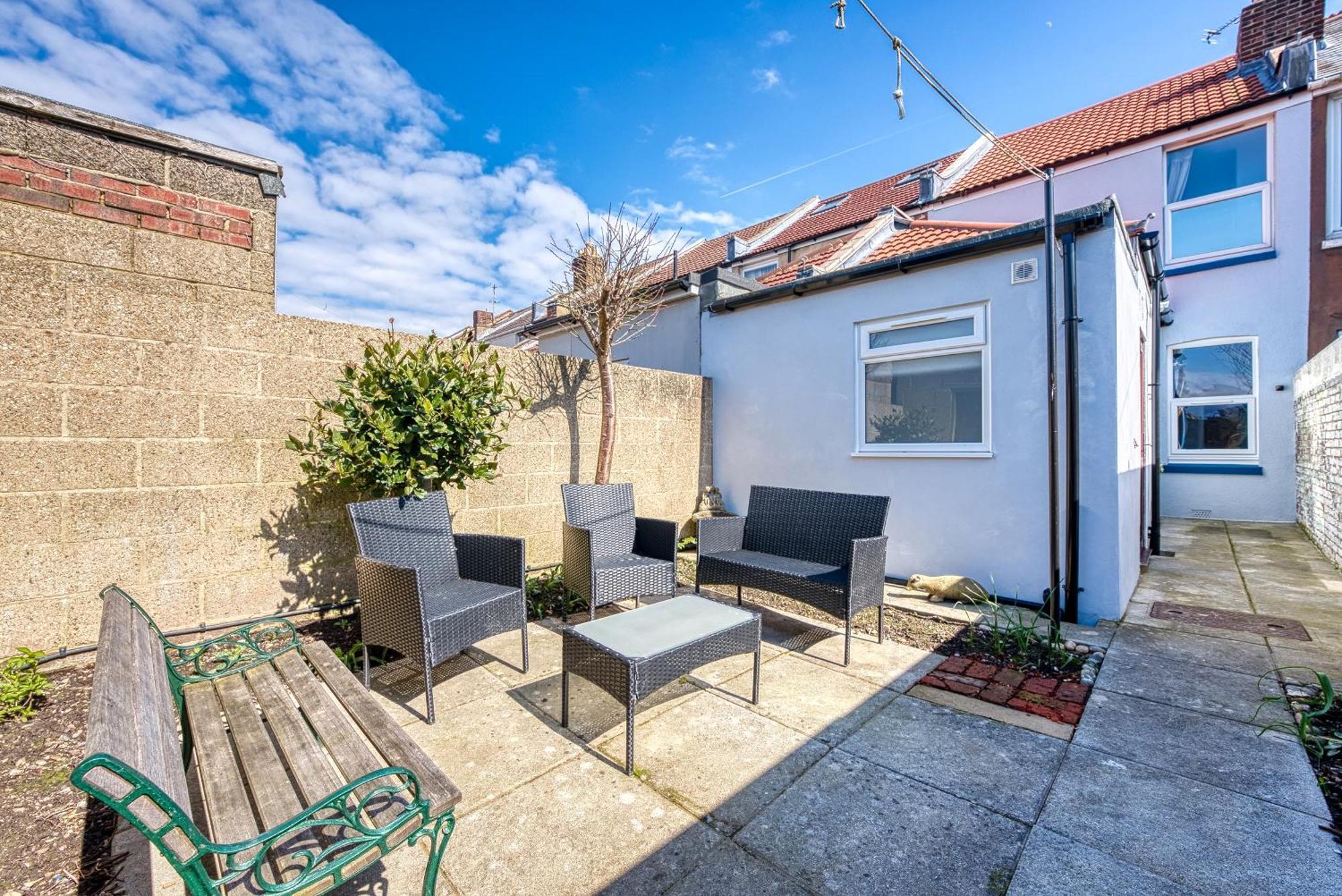 2 Bedrooms Modern, Stunning & Stylish Contractor House, Prime Portsmouth Location With Free Parking Permit, Summer Special Offer!! - By Blue Puffin Stays Buitenkant foto