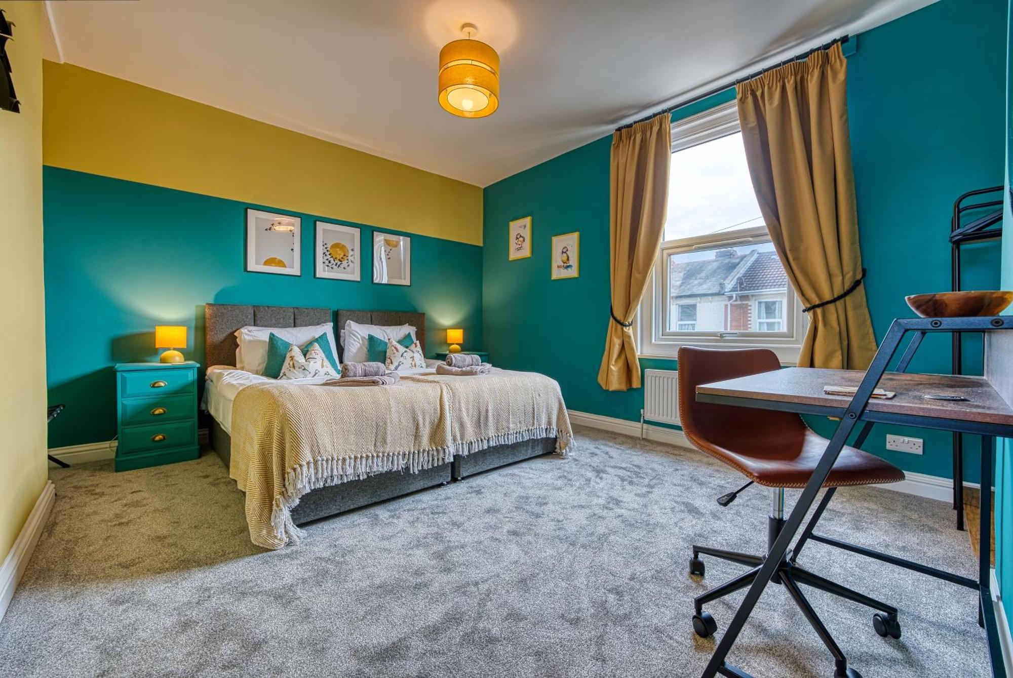 2 Bedrooms Modern, Stunning & Stylish Contractor House, Prime Portsmouth Location With Free Parking Permit, Summer Special Offer!! - By Blue Puffin Stays Buitenkant foto