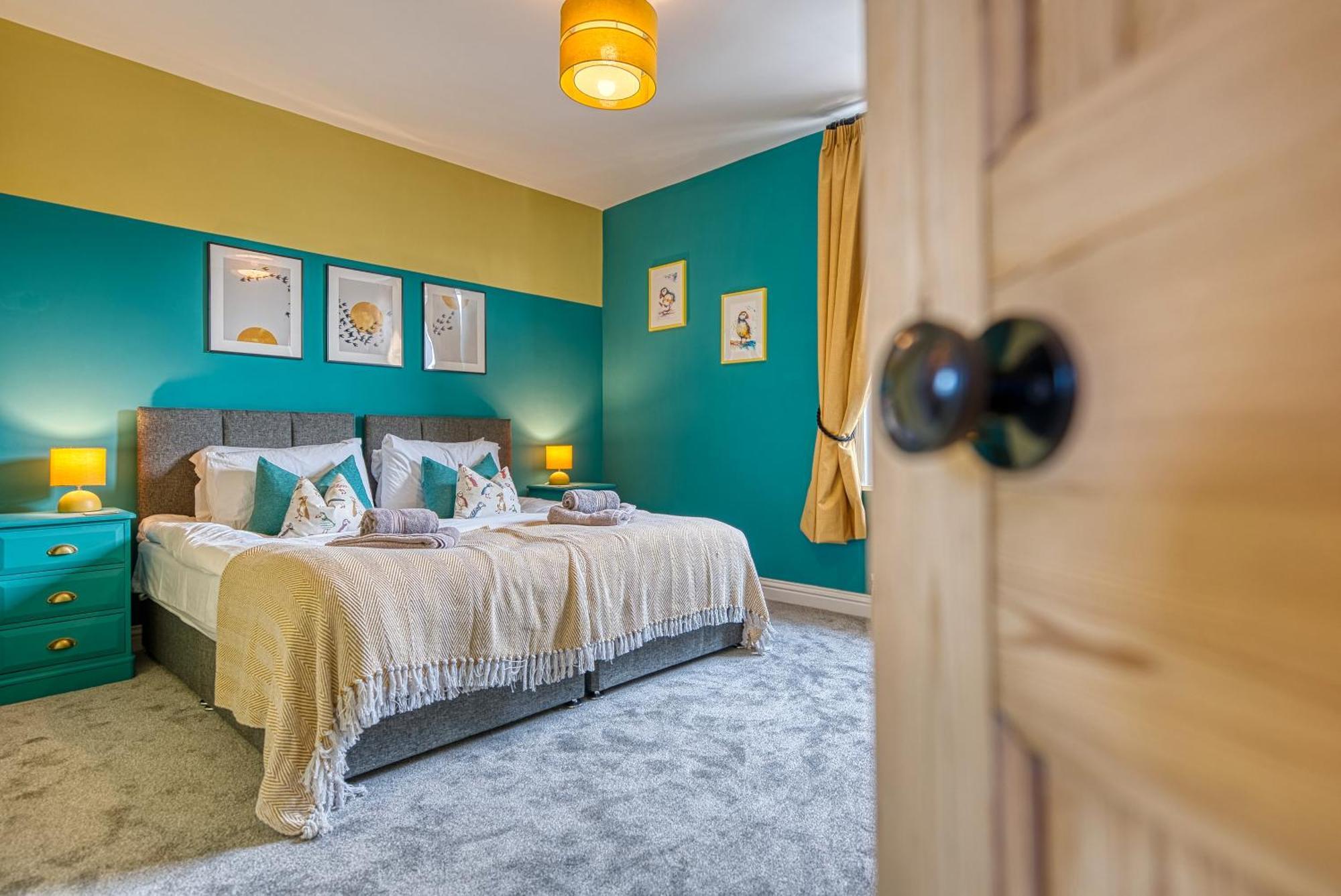 2 Bedrooms Modern, Stunning & Stylish Contractor House, Prime Portsmouth Location With Free Parking Permit, Summer Special Offer!! - By Blue Puffin Stays Buitenkant foto