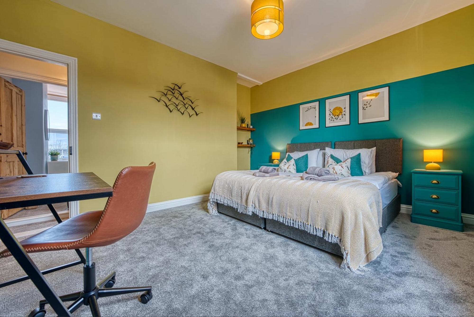 2 Bedrooms Modern, Stunning & Stylish Contractor House, Prime Portsmouth Location With Free Parking Permit, Summer Special Offer!! - By Blue Puffin Stays Buitenkant foto