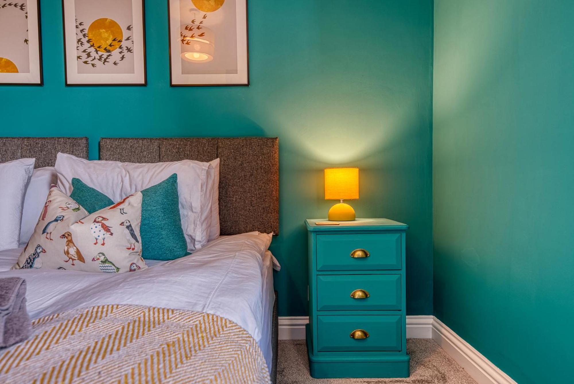 2 Bedrooms Modern, Stunning & Stylish Contractor House, Prime Portsmouth Location With Free Parking Permit, Summer Special Offer!! - By Blue Puffin Stays Buitenkant foto