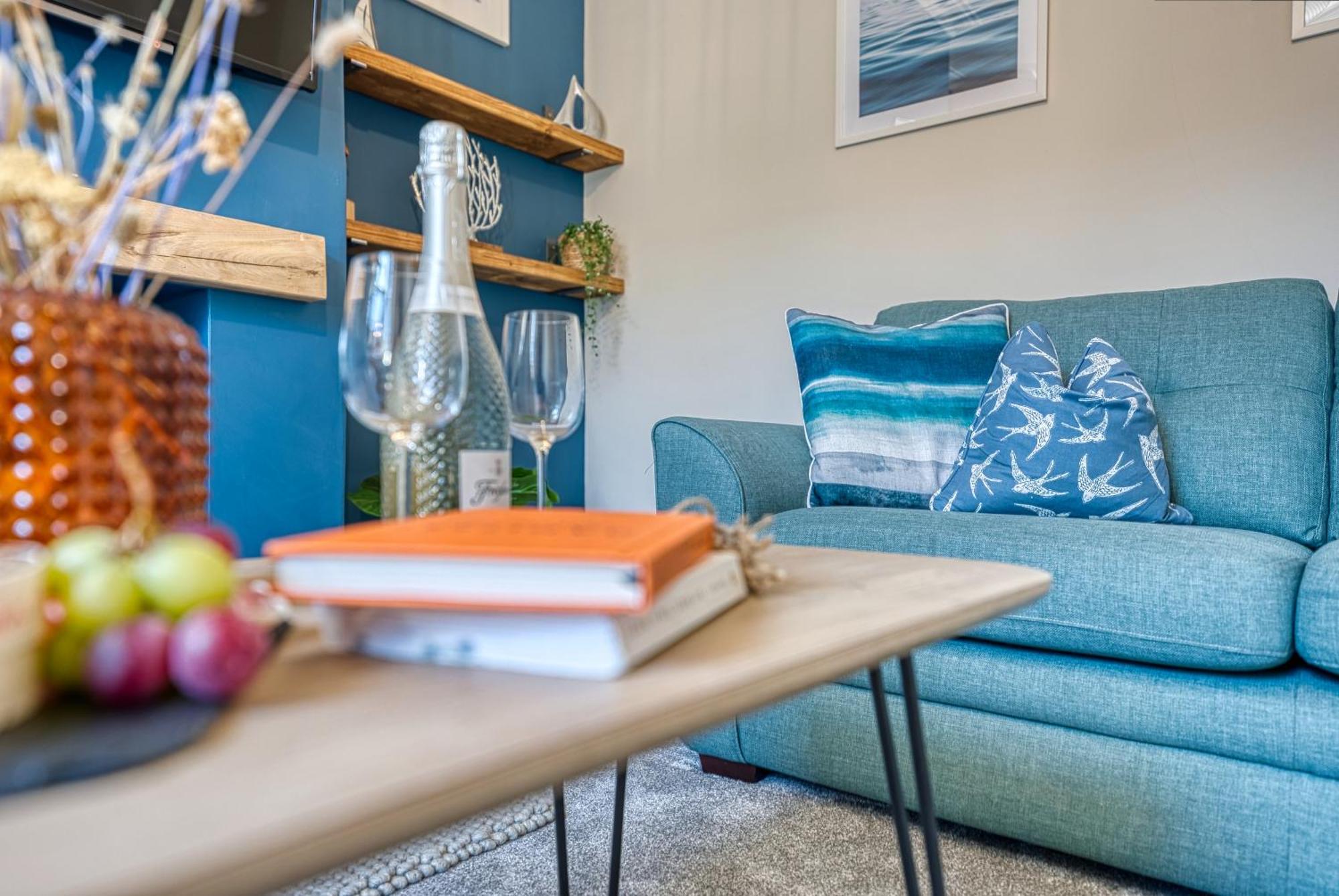 2 Bedrooms Modern, Stunning & Stylish Contractor House, Prime Portsmouth Location With Free Parking Permit, Summer Special Offer!! - By Blue Puffin Stays Buitenkant foto