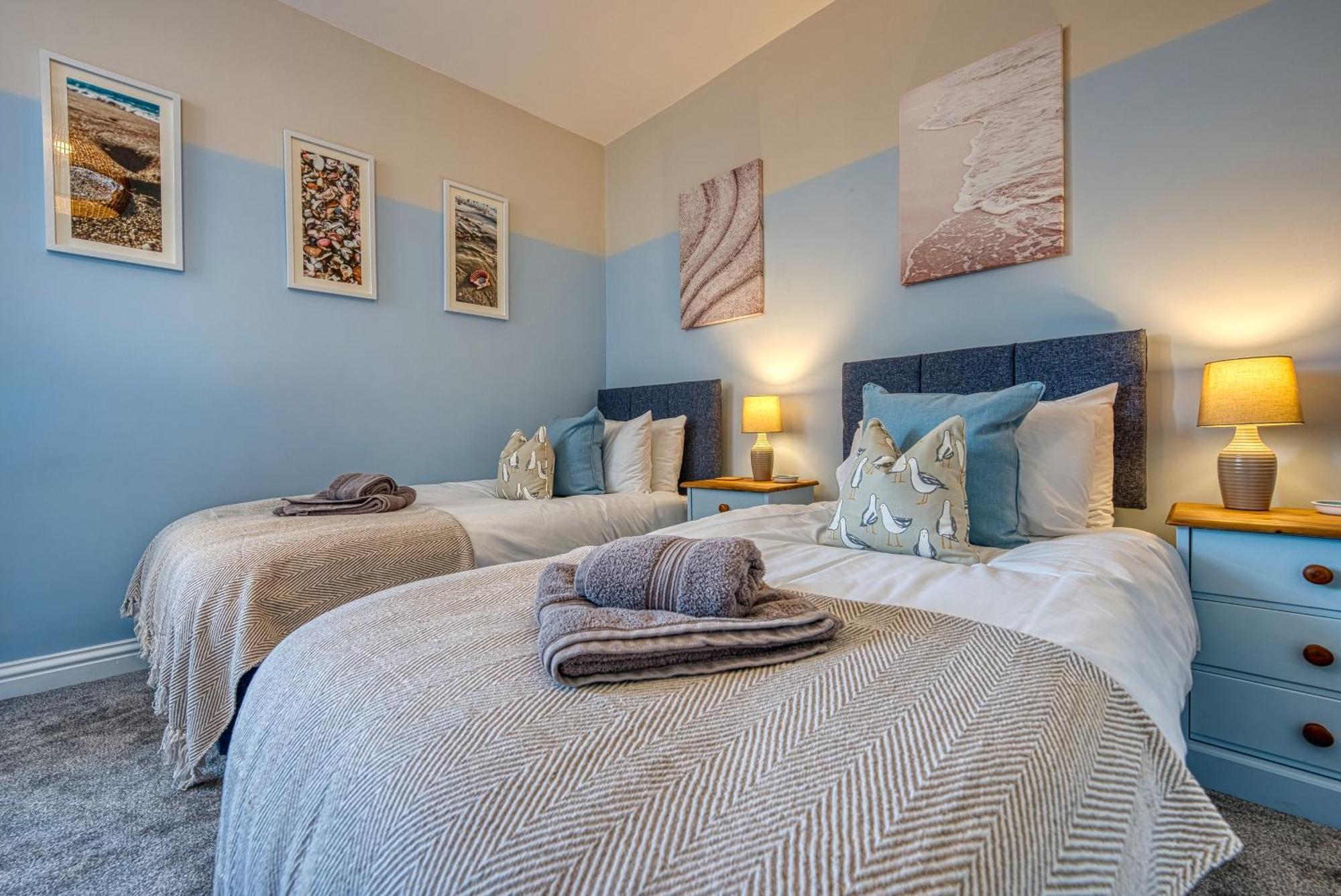 2 Bedrooms Modern, Stunning & Stylish Contractor House, Prime Portsmouth Location With Free Parking Permit, Summer Special Offer!! - By Blue Puffin Stays Buitenkant foto