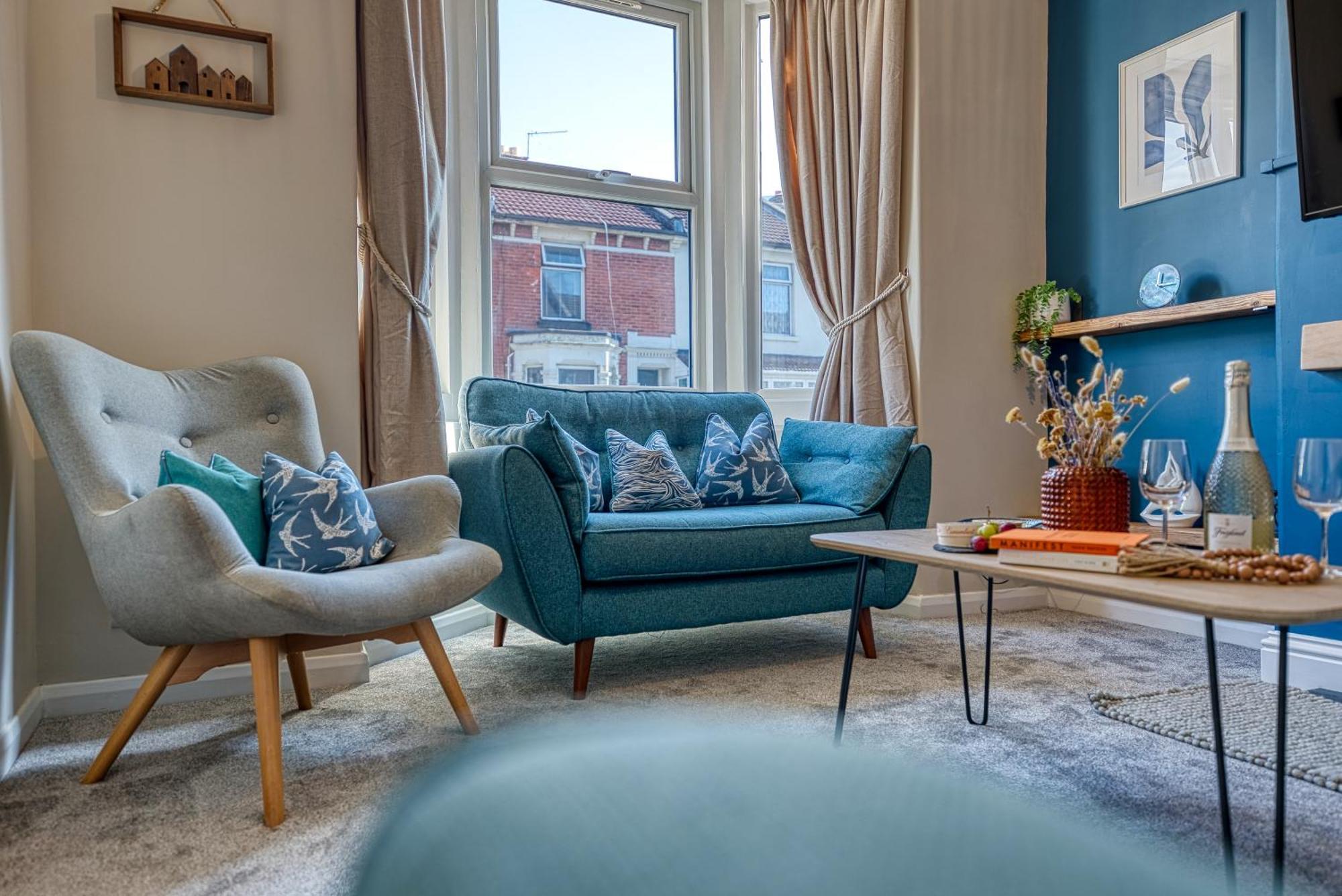 2 Bedrooms Modern, Stunning & Stylish Contractor House, Prime Portsmouth Location With Free Parking Permit, Summer Special Offer!! - By Blue Puffin Stays Buitenkant foto