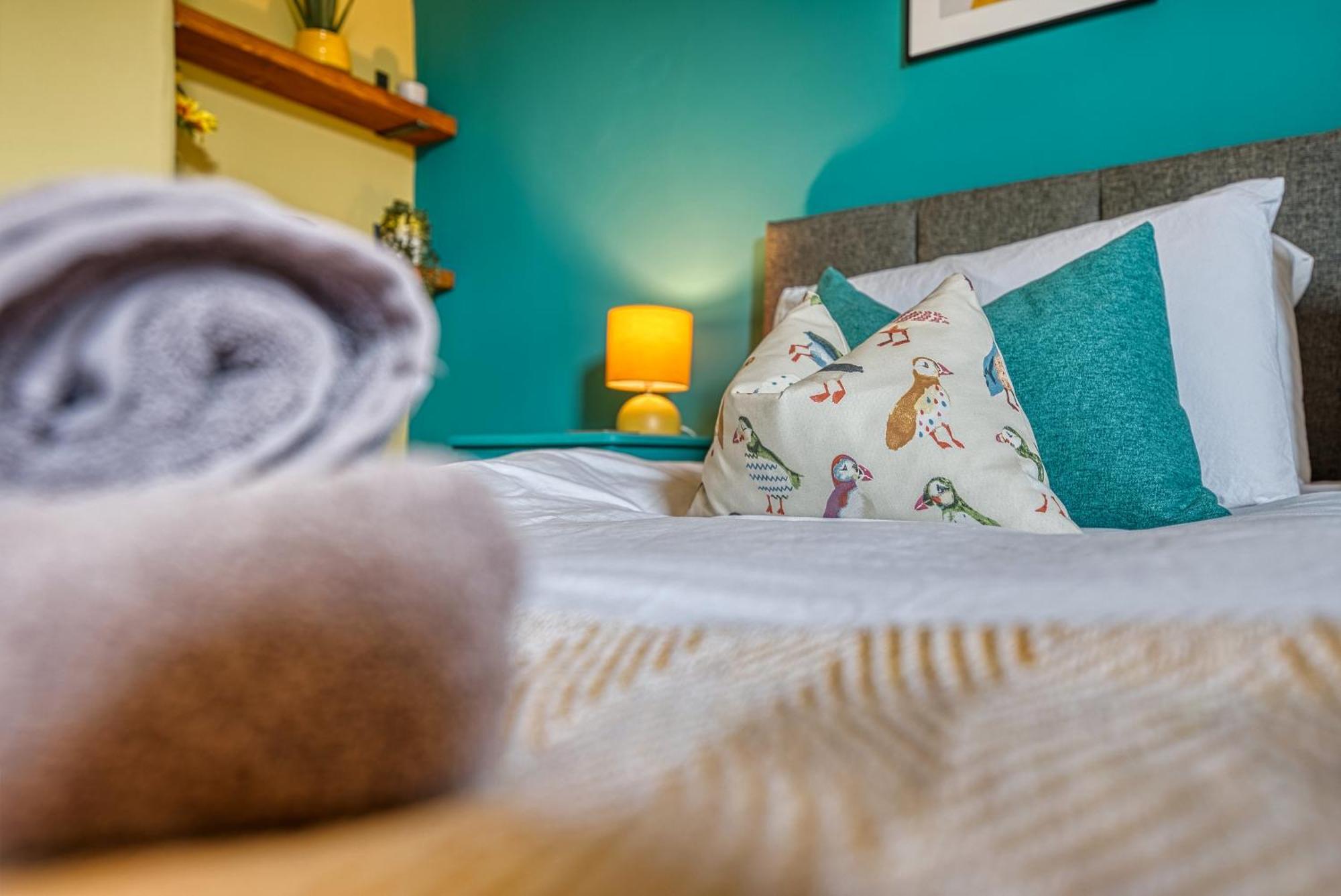 2 Bedrooms Modern, Stunning & Stylish Contractor House, Prime Portsmouth Location With Free Parking Permit, Summer Special Offer!! - By Blue Puffin Stays Buitenkant foto