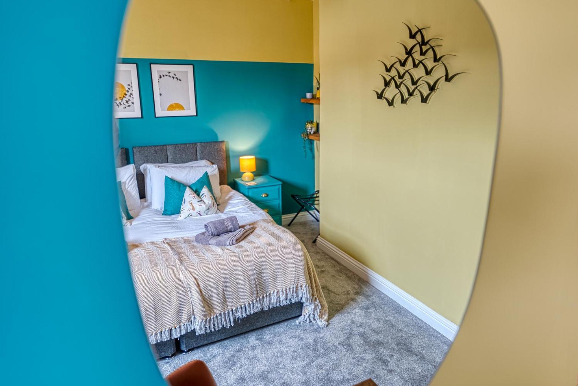 2 Bedrooms Modern, Stunning & Stylish Contractor House, Prime Portsmouth Location With Free Parking Permit, Summer Special Offer!! - By Blue Puffin Stays Buitenkant foto