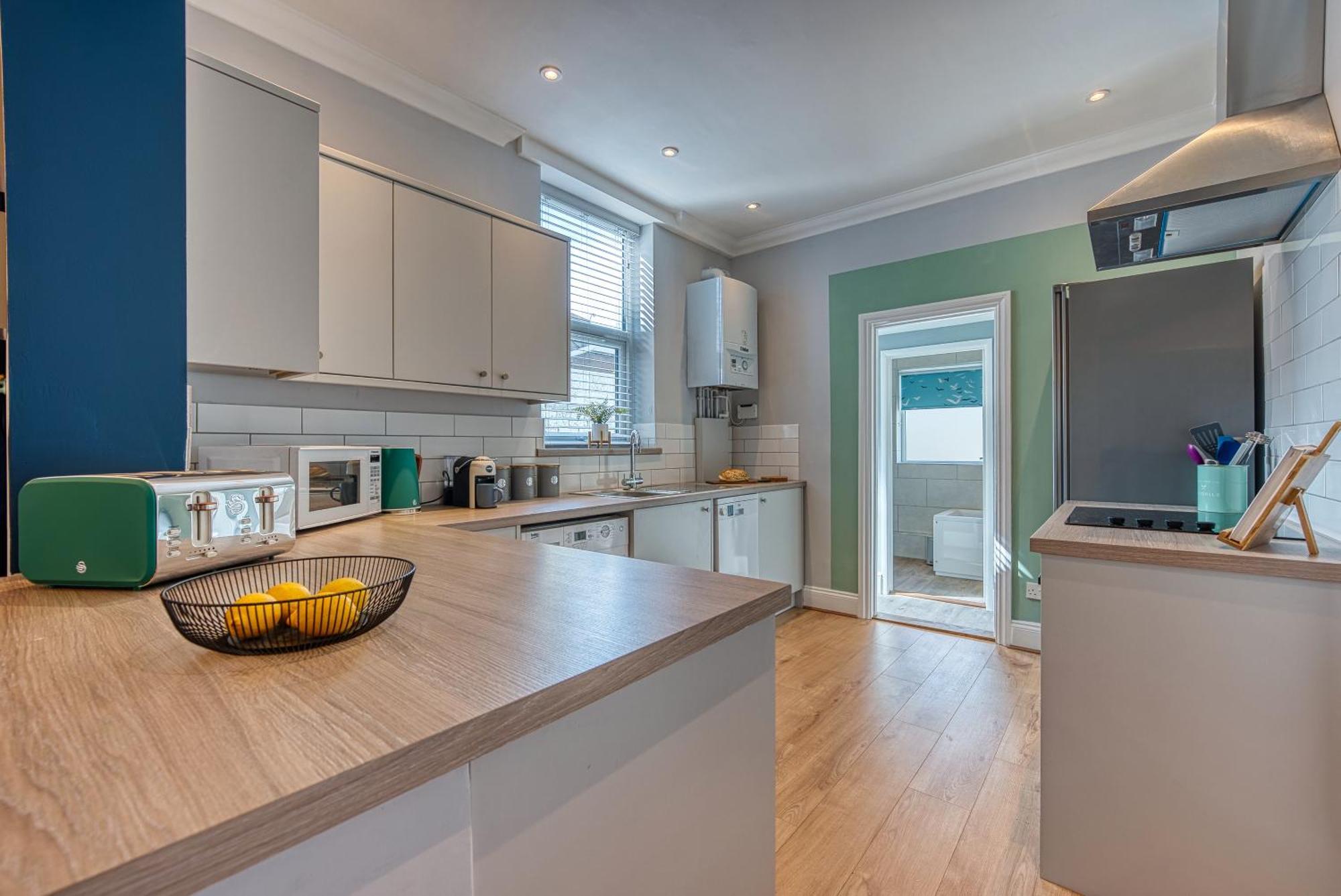 2 Bedrooms Modern, Stunning & Stylish Contractor House, Prime Portsmouth Location With Free Parking Permit, Summer Special Offer!! - By Blue Puffin Stays Buitenkant foto